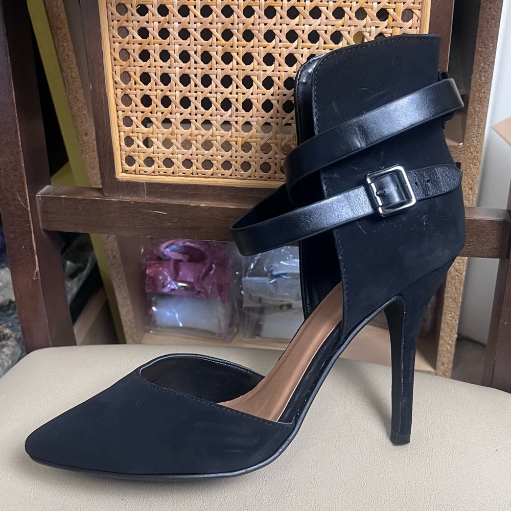 My Delicious Aijah BLACK High Back Pointed Heels 👠 w/ wraparound leather strap